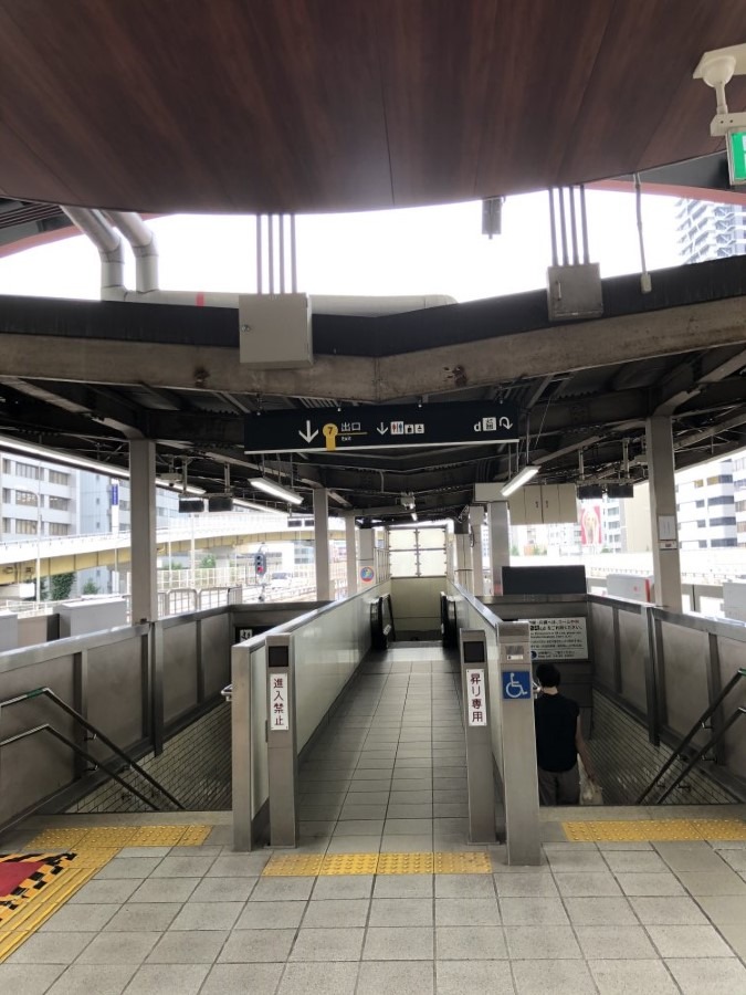 御堂筋線　新大阪駅　7番出口（ホームより）