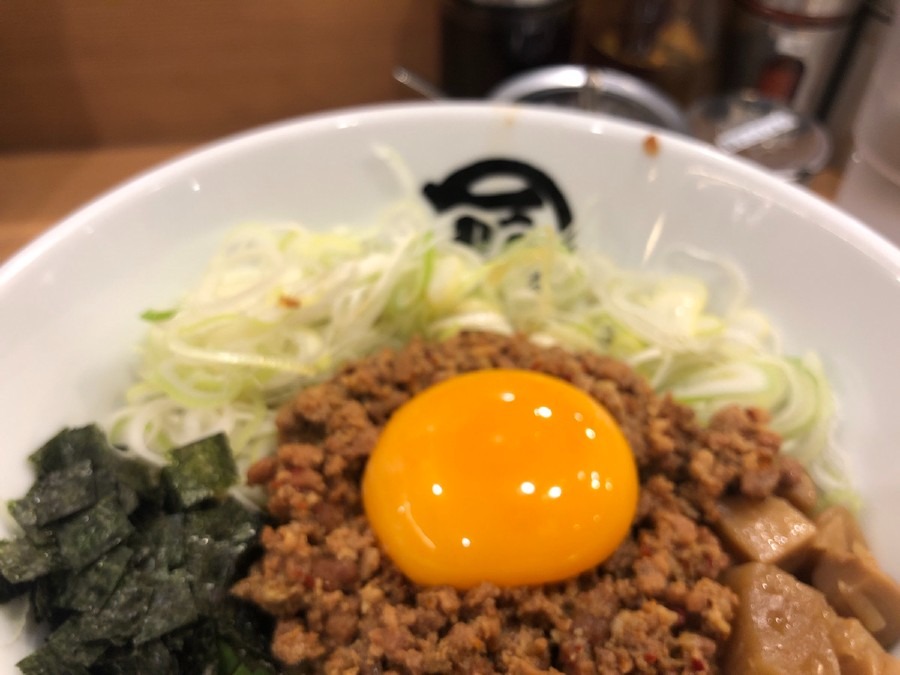 新大阪駅　北東改札　10秒！！の好立地　麺や　マルショウ　雨でも心配なし！