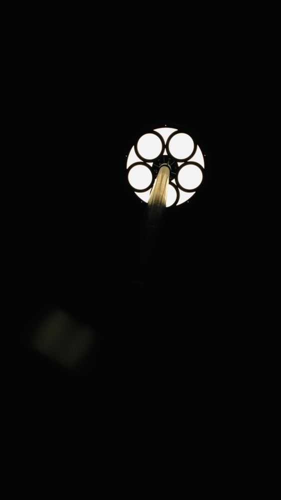 【中之島公園】天神橋の上にある街灯ですがこの模様実は…