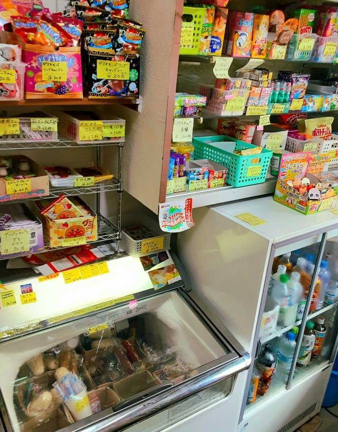 駄菓子屋さん　希少な街の風景『大西商店』※１０円でかたぬき菓子とかあります😊